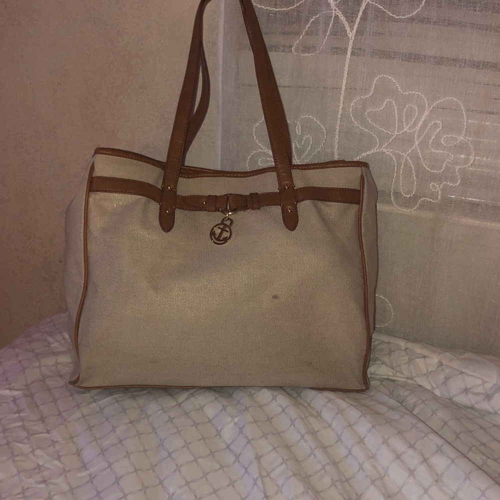 Tommy Hilfiger purse with brown straps (used)
